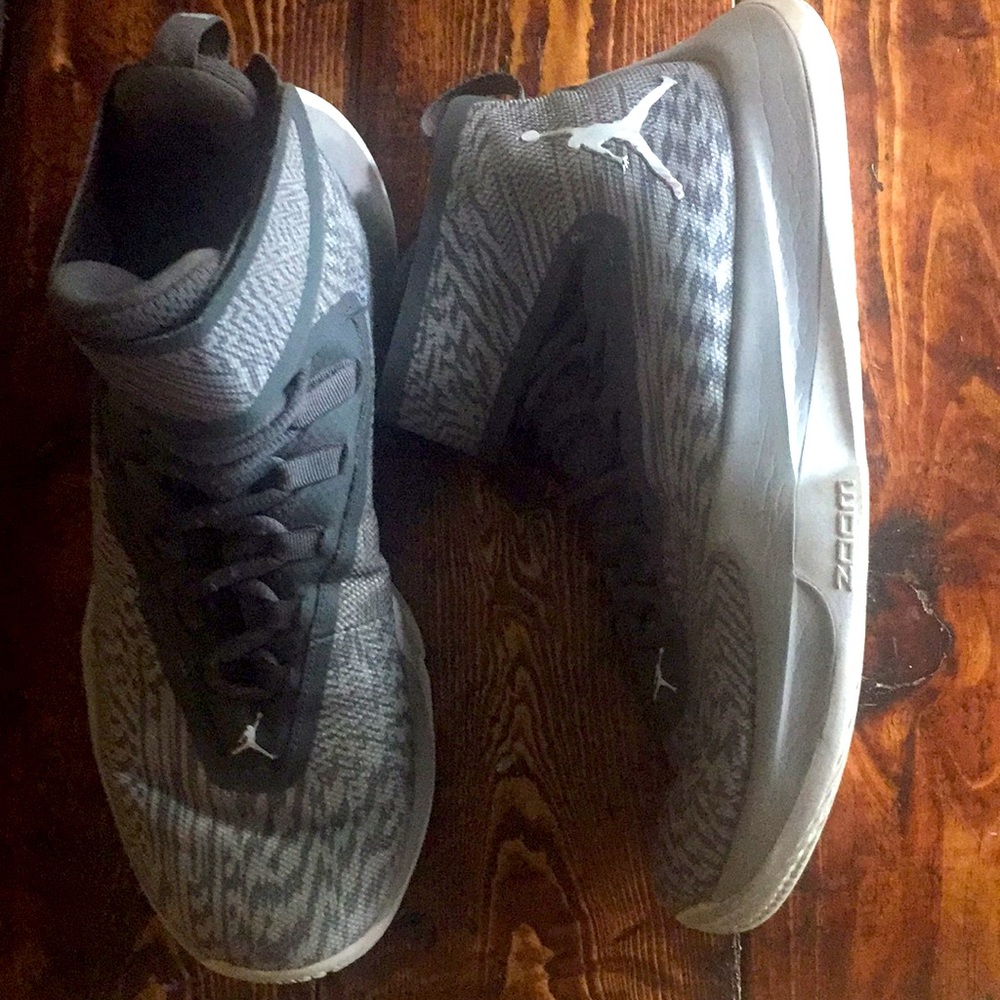 Basketball shoes